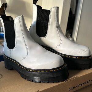 Doc Martens Chelsea boot platforms SIZE 39 WOMENS SIZE 8 US MENS SIZE 7 US